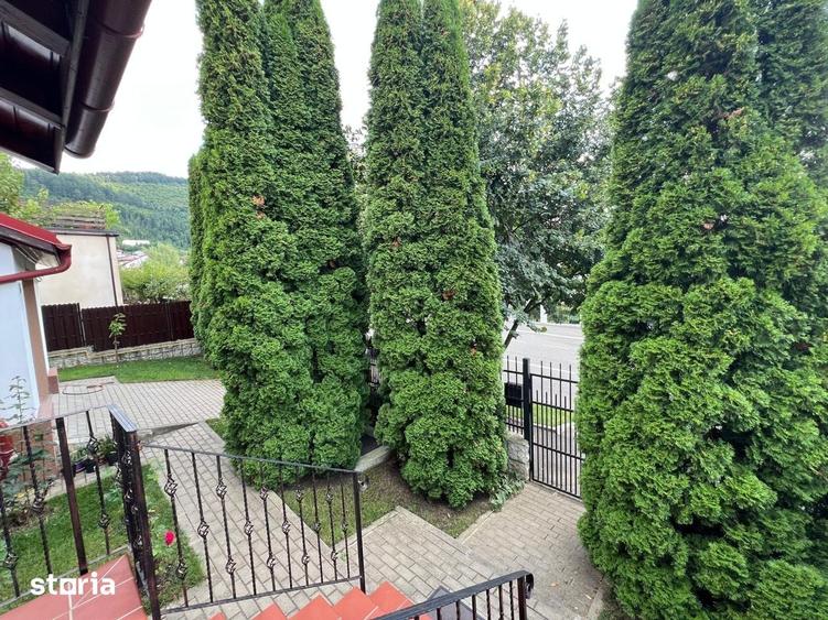 Casă cu 5 camere cu Teren 400 Mp în Bunloc