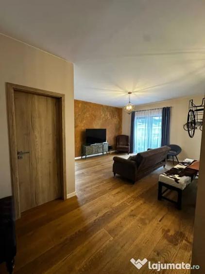 Apartament cu 3 camere decomandat în Gruia