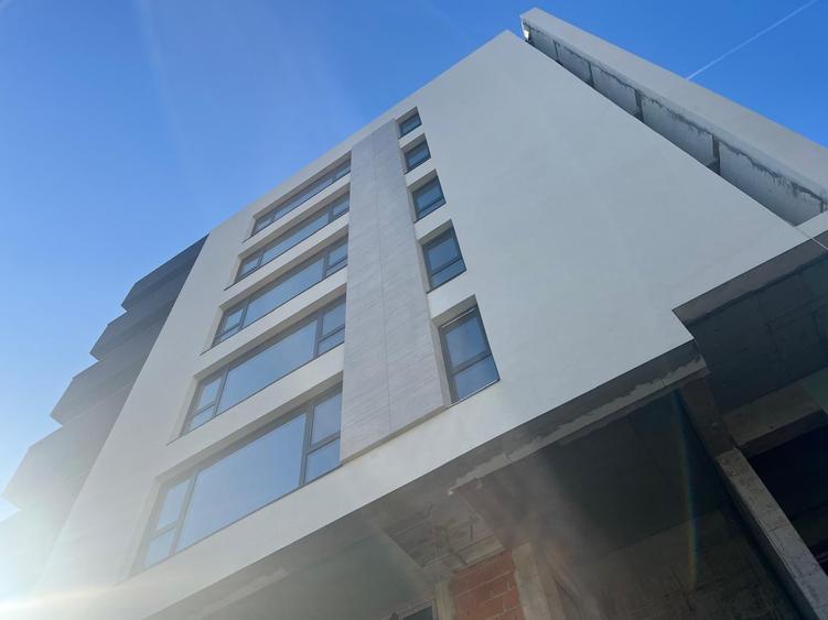 Apartament cu 3 camere decomandat în Dacia