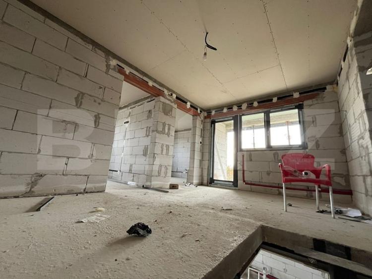 Casă individuală cu 4 camere cu Teren 3000 Mp în Uriu