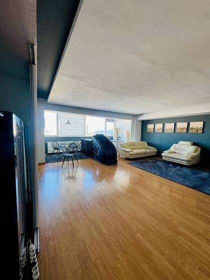 Apartament cu 3 camere decomandat în P-ța Victoriei