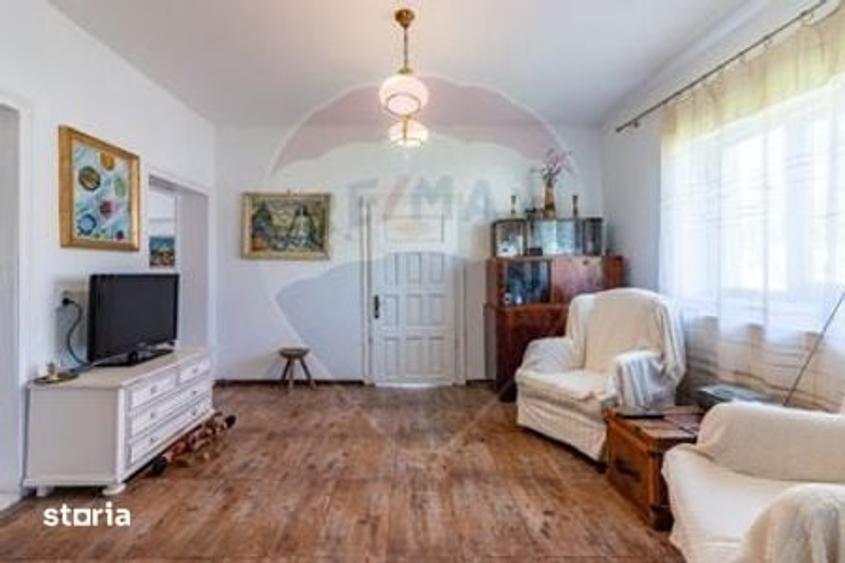 Casă cu 4 camere cu Teren 4435 Mp în Central
