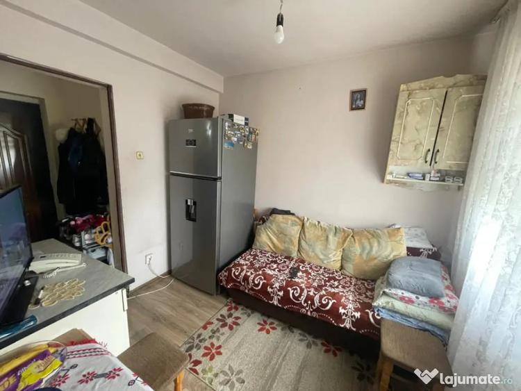 Apartament cu 3 camere semidecomandat în Valea Rosie