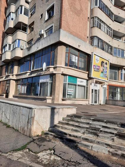 Spațiu comercial, de 340 mp, în Decebal