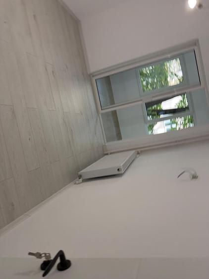 Apartament cu 3 camere semidecomandat în Dristor