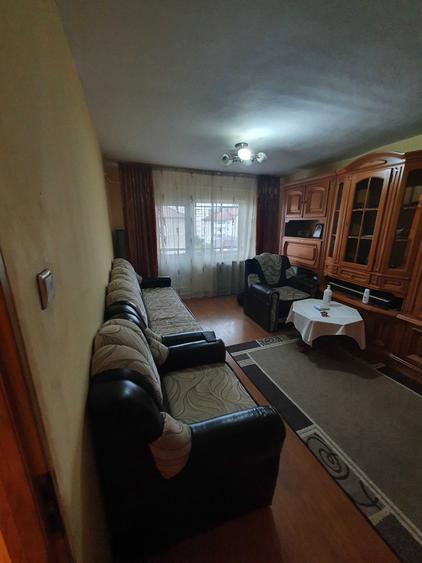 Vand apartament decomandat, 2 camere, situat pe Bulevardul Republicii nr. 1, Zona Nord, chiar langa Spitalul Judetean - 1