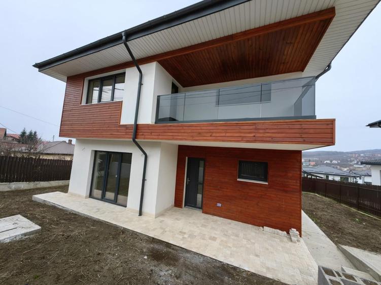 Casa cu 4 camere in zona Barnova - 1