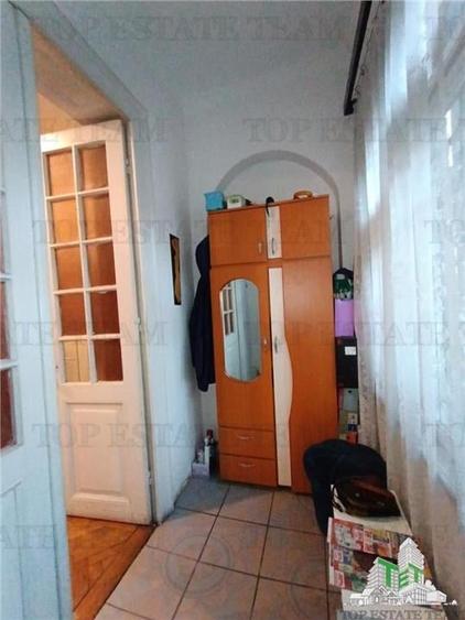 Vila cu aspect de conac in centrul Ploiestiului, ideala pentru locuinta, birou s - 4