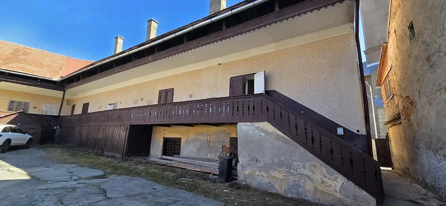 Casă cu 3 camere cu Teren 200 Mp în Central