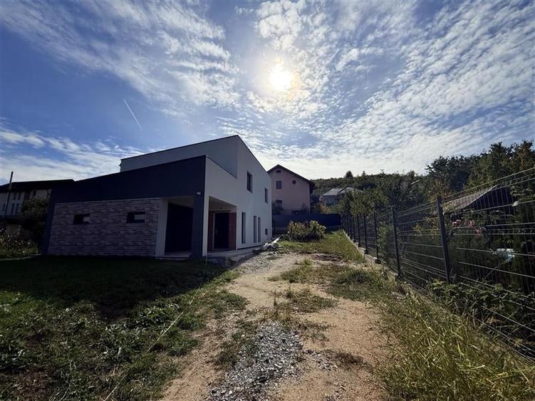 Casa  moderna  finisata  cu 550mp teren la limita Cluj Napoca cu Dezmir - 3