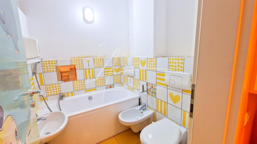 Apartament cu 5 camere si curte de 358 mp. - 8