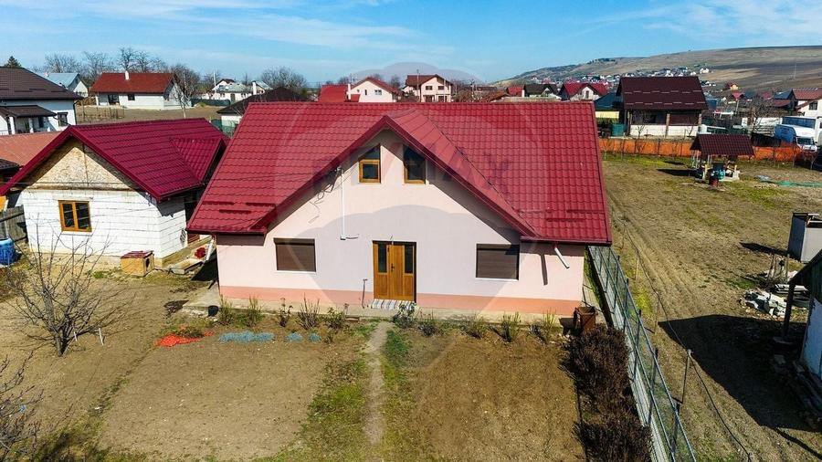 Casă de Vânzare, 3 Camere, 1577mp Teren la E58 - Lețcani, Iași - 1