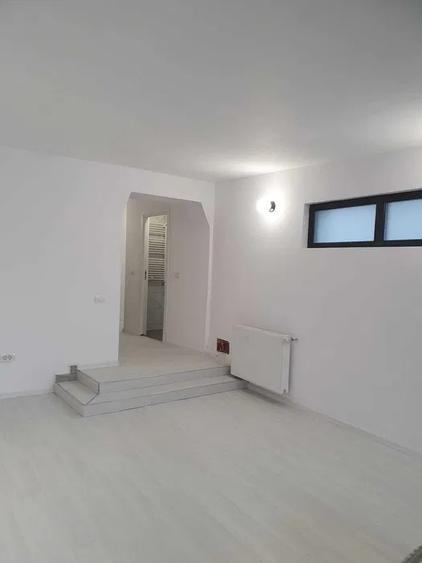 Casă individuală cu 4 camere cu Canalizare în Gara de Nord
