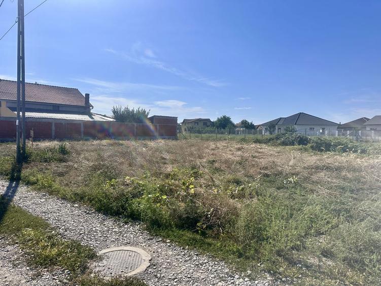 Teren de vanzare de 500 mp , pret / parcela .Usor neg - 7