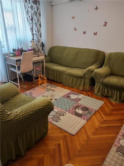 Apartament 3 camere cf 1 semidecomandat in zona Crang - 1