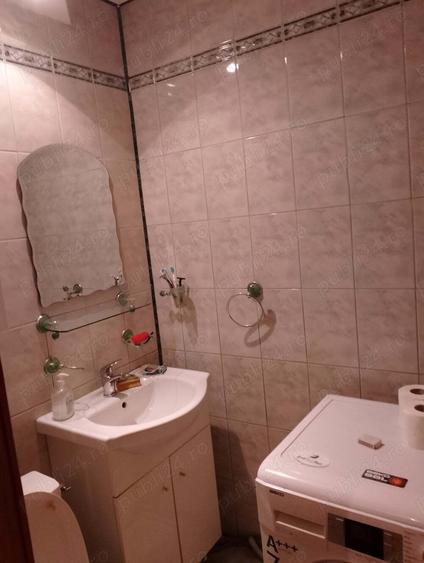 Inchiriez apartament trei camere decomandat, Bd 1Decembrie 1918,et.4 7 - 3