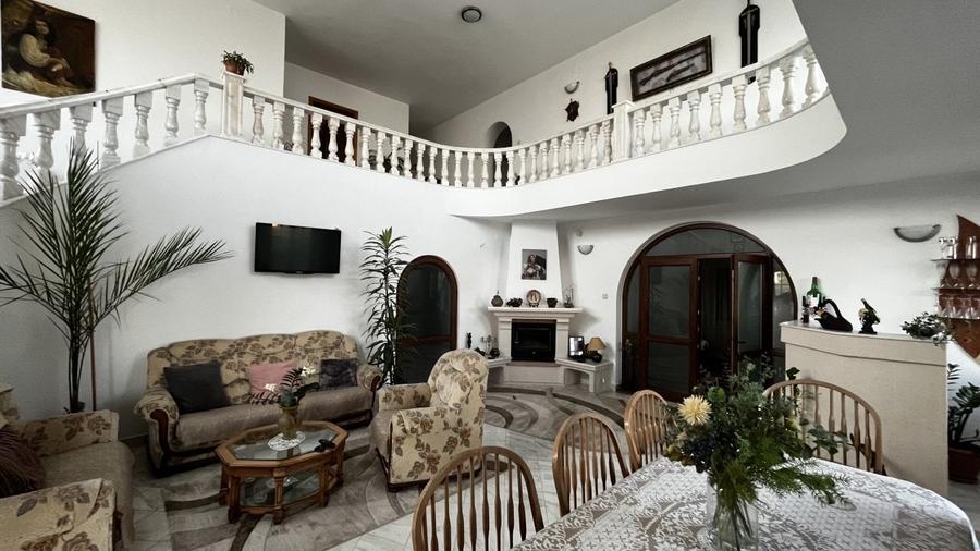 Vila cu piscina - 11