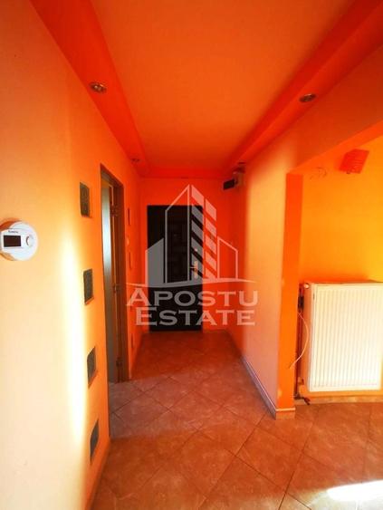 Apartament cu 3 camere, decomandat, 2 balcoane, 2 bai,etaj intermediar - 6