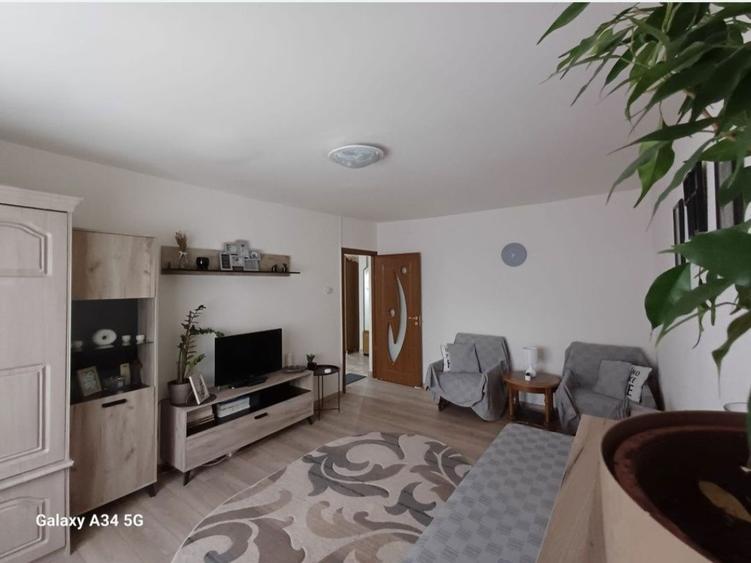 Inchiriez apartament 2 camere zona ULTRACENTRALA - 350 euro - 2