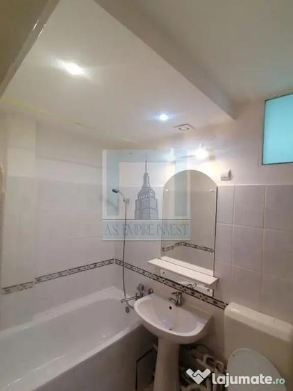 Garsonieră decomandată în Răcădău