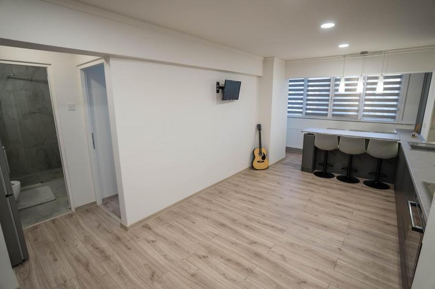 Apartament 2 camere, decomandat,etaj 3, zona centrala - 5