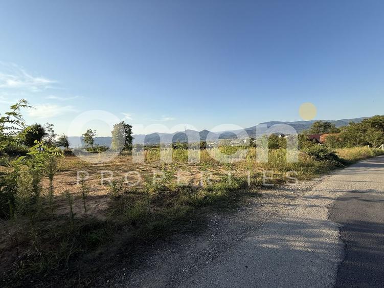 Teren intravilan de vânzare în Groși 713 mp, central - 1