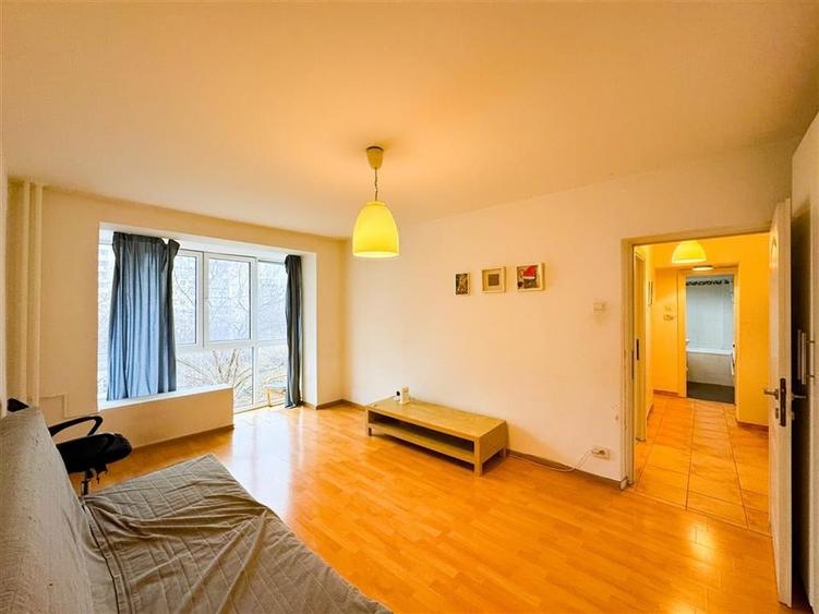 Apartament de vanzare 3 camere Tineretului - 1