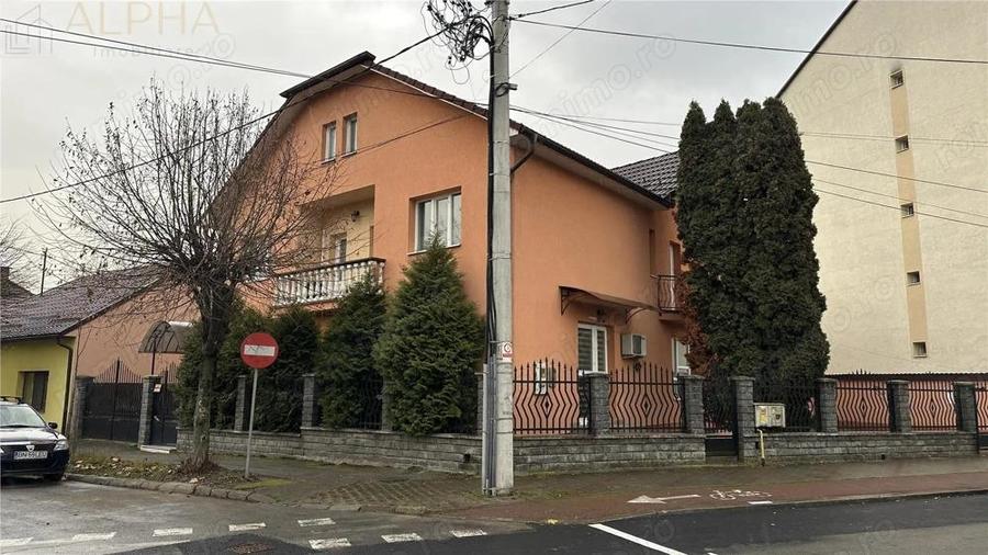 Vila Impunatoare cu 13 Camere Ideala pentru Clinica, After-School sau alte activitati comerciale - 2