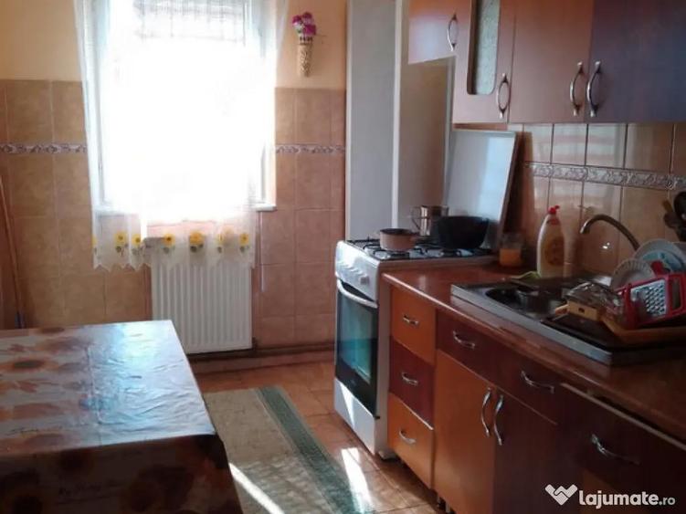 Apartament cu 4 camere, decomandat - zona Gemenii - 3