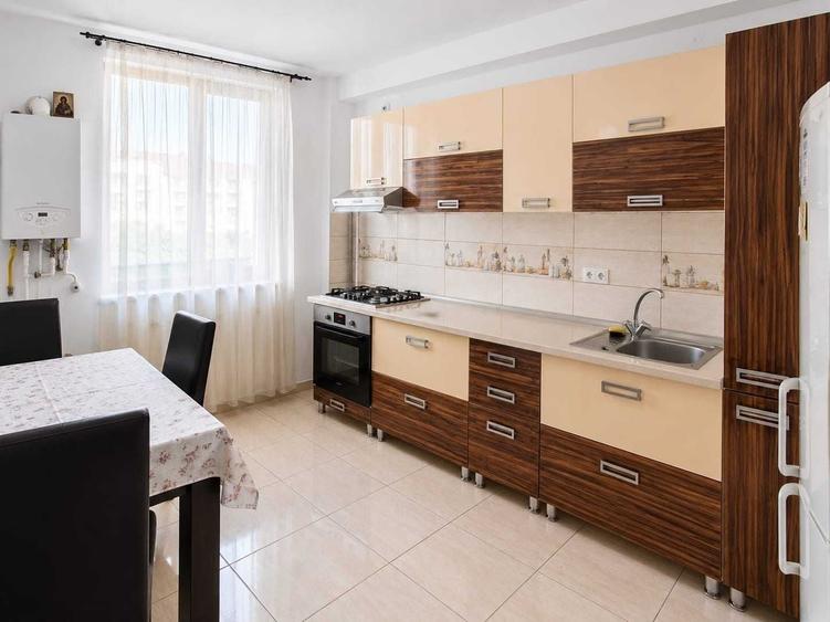 Apartament cu 2 camere decomandat în Central