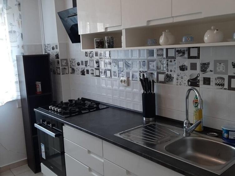 Apartament cu 2 camere semidecomandat în Tineretului — fotografia 2