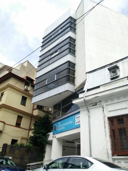 Cladire de birouri de vanzare Semilunei 4-6 - 1