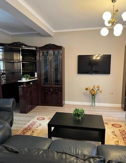 Vila de inchiriat cu 5 camere, zona Km 5 - 5