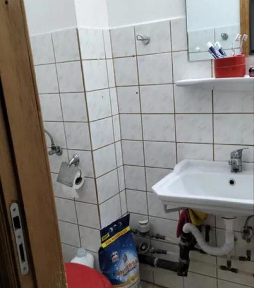 - Apartament 3 camere decomandat, Calarasi 4, etaj 3. - 3