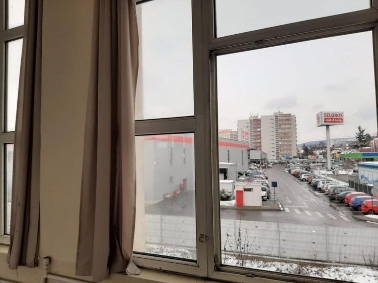 Imobilstar inchiriaza spatiu pentru servicii , zona Kaufland - 2