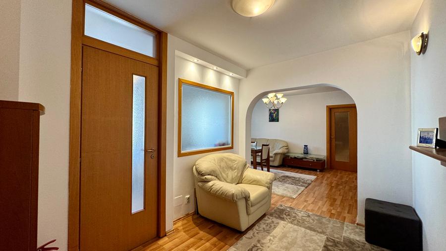 Vis avis cladire CEC, bloc 1980, unic, f. rar in piata - 6