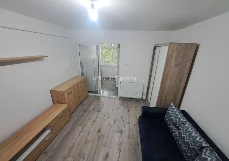 Garsoniera Galata, et.1, renovata, centrala termica, mobilata!