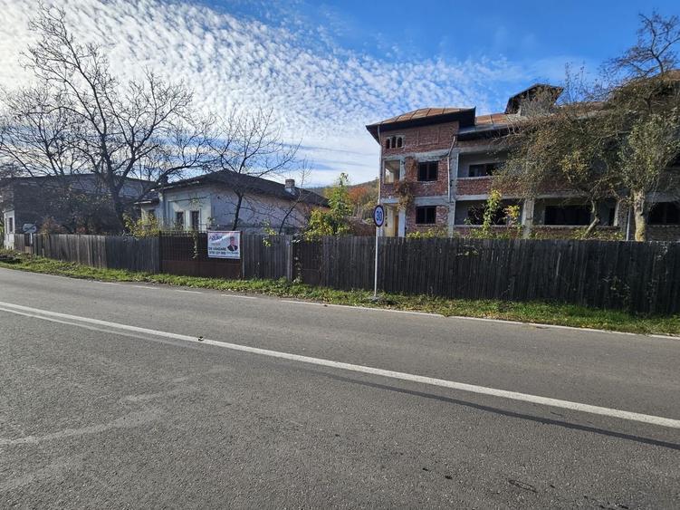 Proprietate deosebită în orașul Ștefănești, intrare pe strada Izvorani - 1