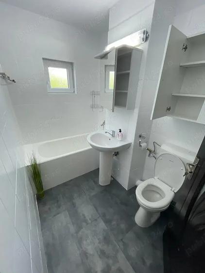 Proprietar , inchiriez ap 3 cam dec ,centrala,2 bai , Et 2, P-ta Verde, C Aradului - 2