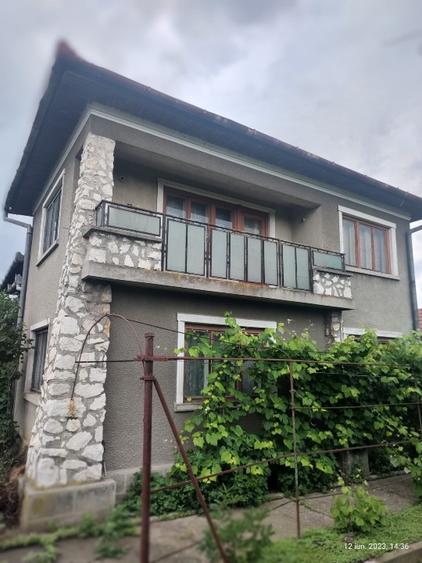 Proprietate mare de renovat: Casă P+1 + Clădire secundară, 5.031 mp Teren Intrav - 1