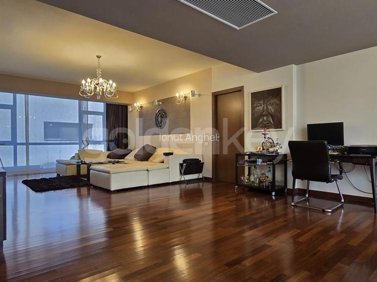Apartament cu 4 camere semidecomandat, mobilat în Herăstrău