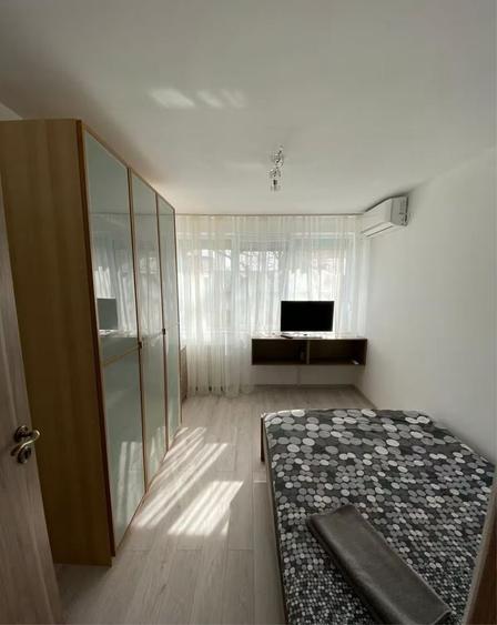 2 Camere Tineretului-Mărășești: Interior Modern, Vedere pe Spate și Metrou - 5