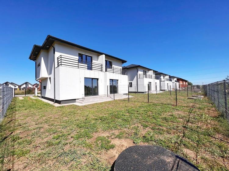 Casa tip duplex - 3 camere - 2 bai - teren 210 mp - Acces facil