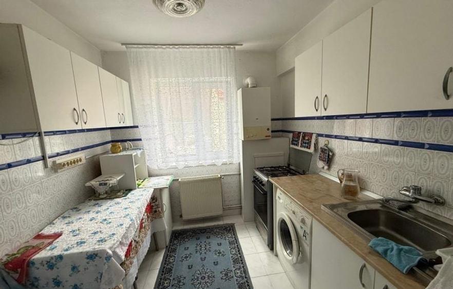 Apartament de vanzare - 3