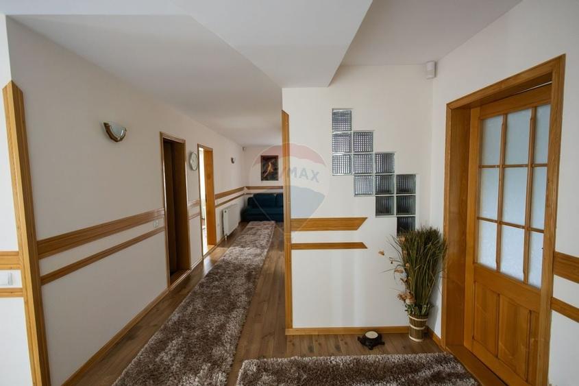 Casa spatioasa de vanzare - 45