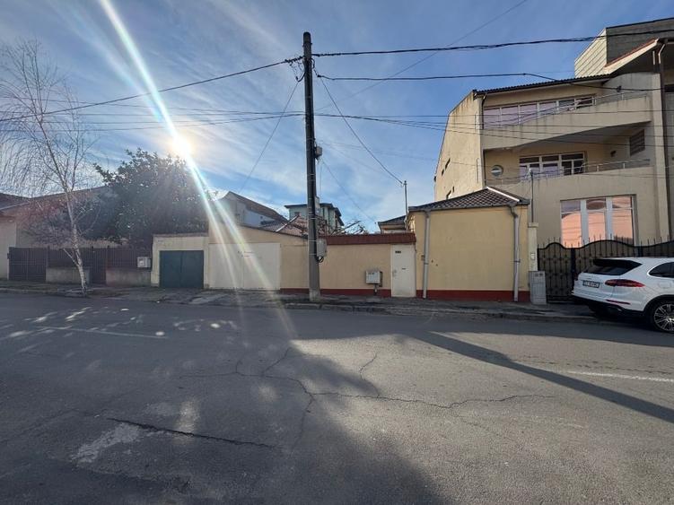 Casa de vanzare, Tomis II, str. Maramures, front stradal 13mp - 1