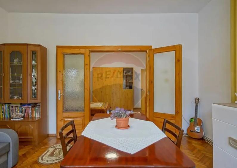 Casa spatioasa cu teren generos, in zona centrala a Sacel... - 16