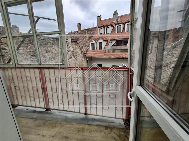 Apartament cu 4 camere semidecomandat în Ultracentral