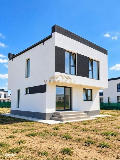 Casă cu 4 camere în Crețești