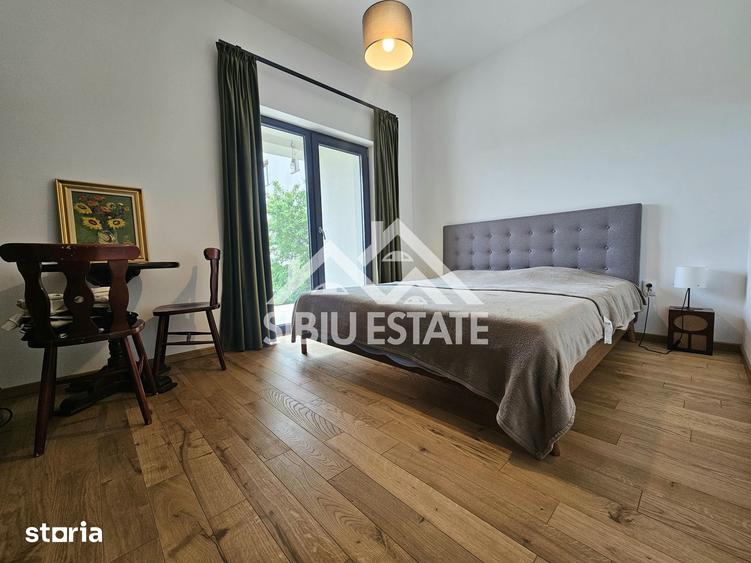 Casă cu 9 camere cu Teren 420 Mp în Șelimbăr